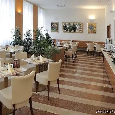 Centre Plaza Hotel 3*