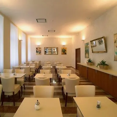 Centre Plaza מלון