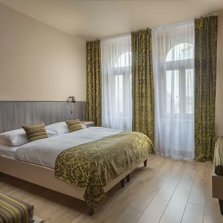 Centre Plaza Hotel 3*