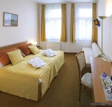 Centre Plaza מלון 3*