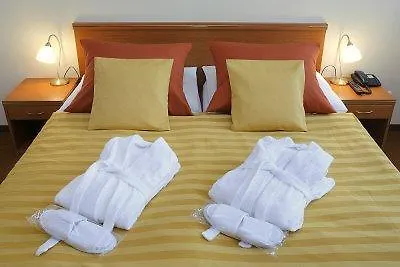 Centre Plaza 3*