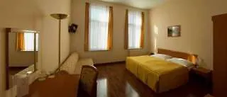 מלון Centre Plaza 3*