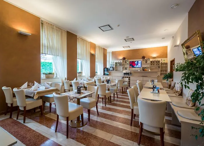 Hotel Centre Plaza 3*