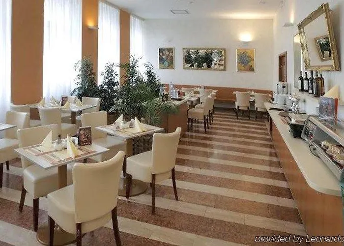 Centre Plaza Hotel 3*