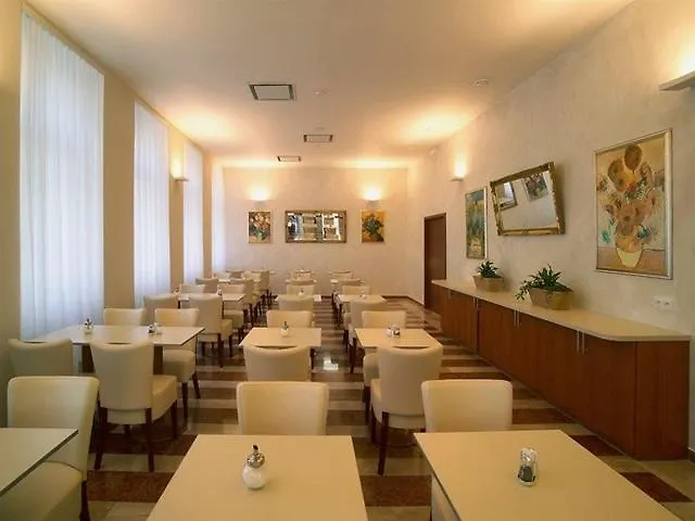 Centre Plaza فندق