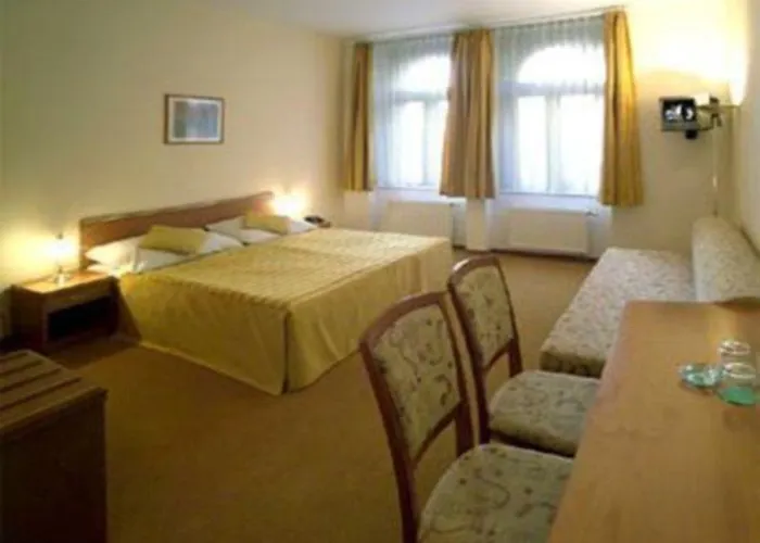 فندق Centre Plaza 3*