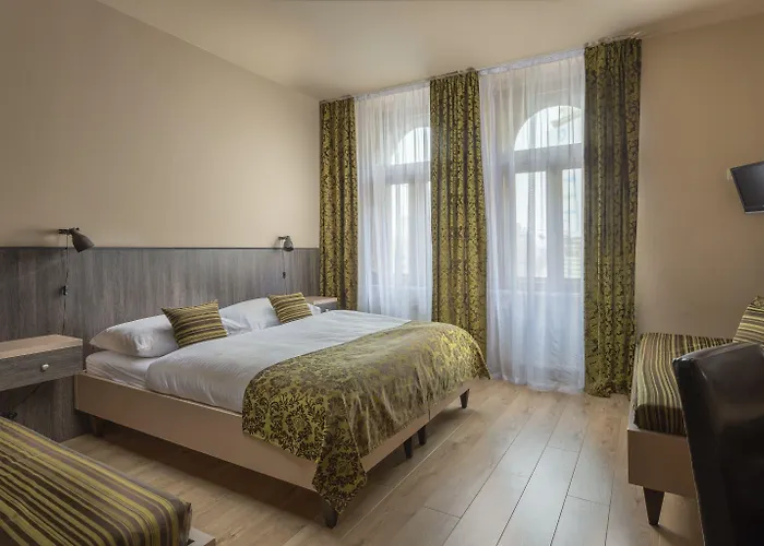 Centre Plaza Hotel 3*