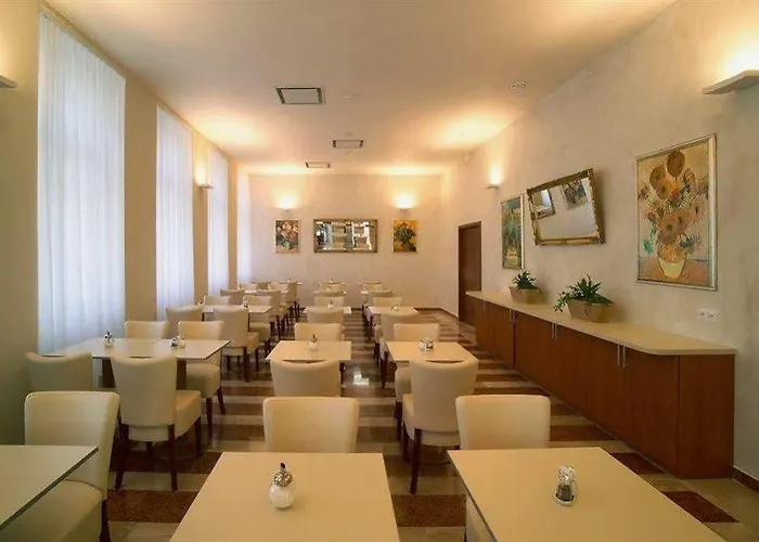 Centre Plaza فندق
