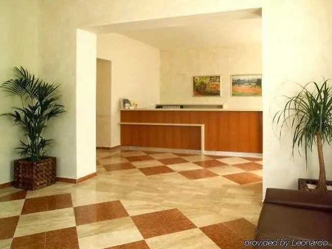 فندق Centre Plaza 3*