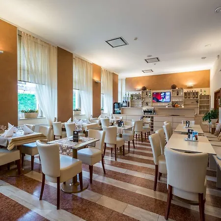 Ξενοδοχείο Centre Plaza 3*